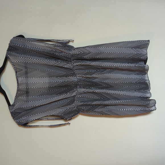 Three Seasons Maternity sheer flowy top with camisole black and white size XL - Picture 3 of 3